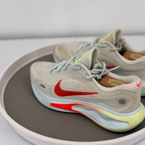 Nike Joyride Run Flyknit Women’s Size 7 Running Shoes ComfiRide Cushion Athletic